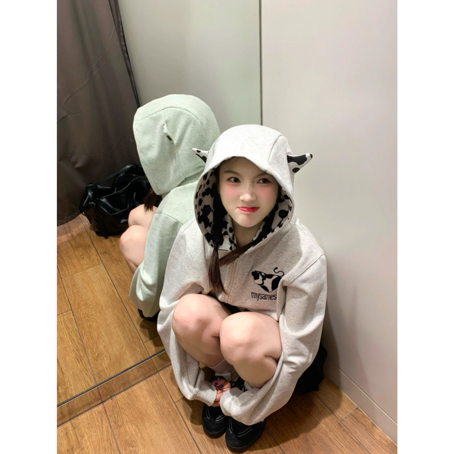 显瘦爆款连帽卫衣拉链外套女