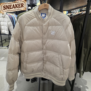 UNDEFEATED五条杠专柜潮流时尚刺绣棒球圆领保暖羽绒服UC43GDJ03M