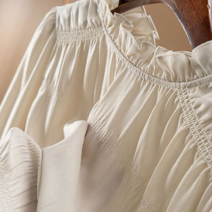 H春上7号 浪漫优雅 法G设计感细闪烫金木耳边立领长袖衬衫女87F3