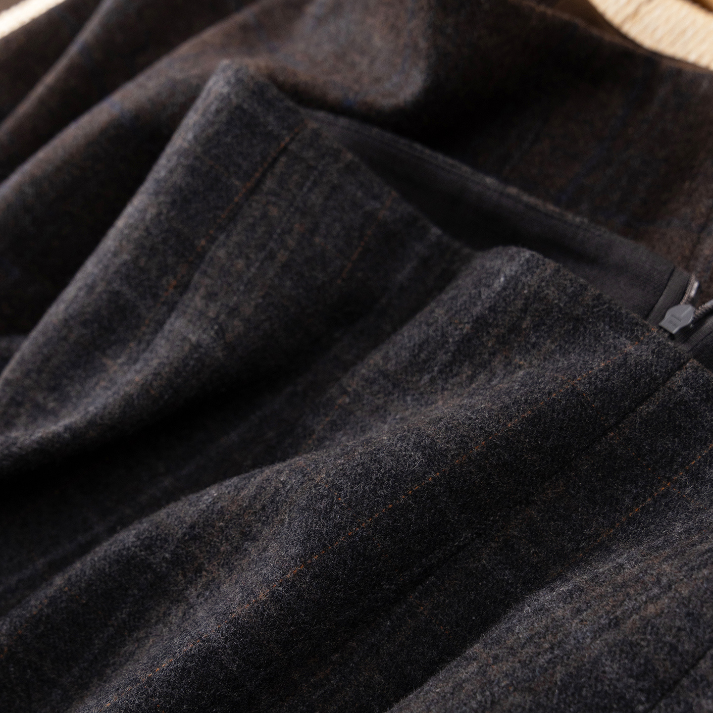 英G含羊毛后开叉包臀毛呢半身裙