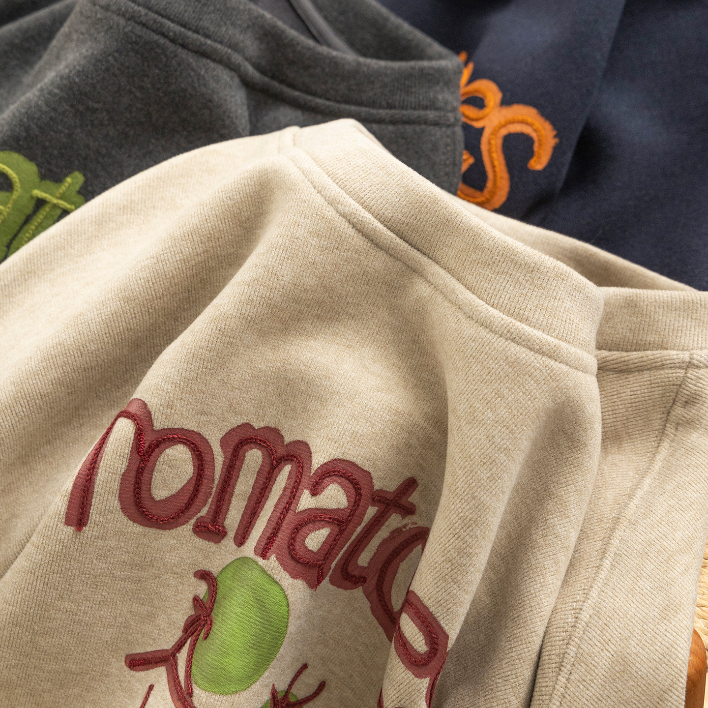 法柜印花+刺绣加绒宽松长袖卫衣