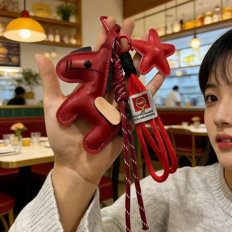MIU系小马包包挂件马上有钱潮流新年红色挂饰配件马年汽车钥匙链图片