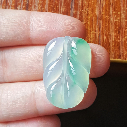 缅甸翡翠吊坠冰种翡翠叶子吊坠
