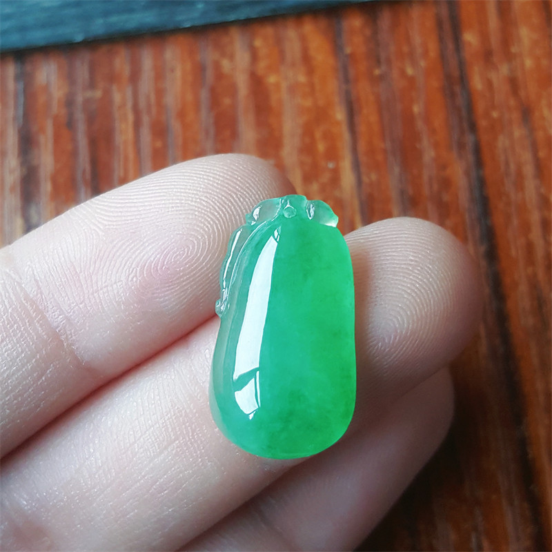 天然缅甸a级翡翠冰种翡翠吊坠