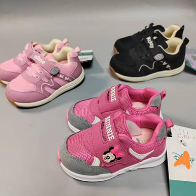 新款儿童透气软底防滑跑步鞋