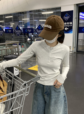 欧美长袖t恤女2023秋季纽扣紧身半开领v领打底衫内搭正肩上衣女