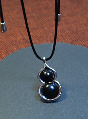 不掉色葫芦吊坠皮绳项链女轻奢小众设计高级感时髦长款毛衣链极简