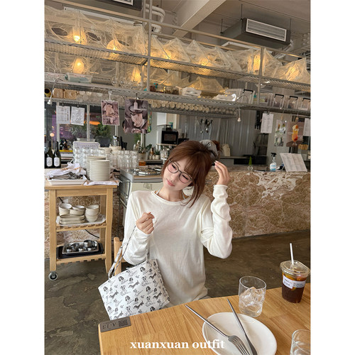 璇璇子“婴儿肌”自留款简约圆领羊毛打底长袖口袋T早秋百搭上衣