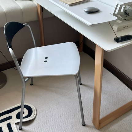 北欧简约创意餐椅工业风设计感咖啡店椅子家用可叠放书桌靠背椅