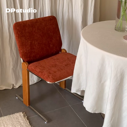 中古风橘色软包餐椅家用不锈钢软包小户型单人椅设计师小众靠背椅