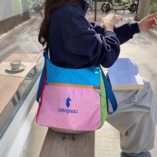 美洲羊驼Cotopaxi多巴胺撞色16L斜挎变形包多功能户外时尚单肩包