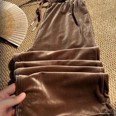 今年流行金丝绒阔腿直筒裤百搭