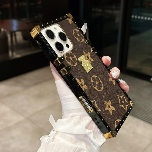 奢华方形iPhone18promax手机壳