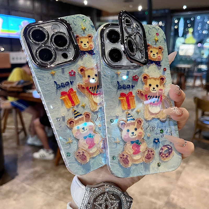 适用苹果系列iPhone16新款手机壳15pro14promax小众创意卡通草莓熊13/16promax银灰色闪粉镜头支架网红保护套