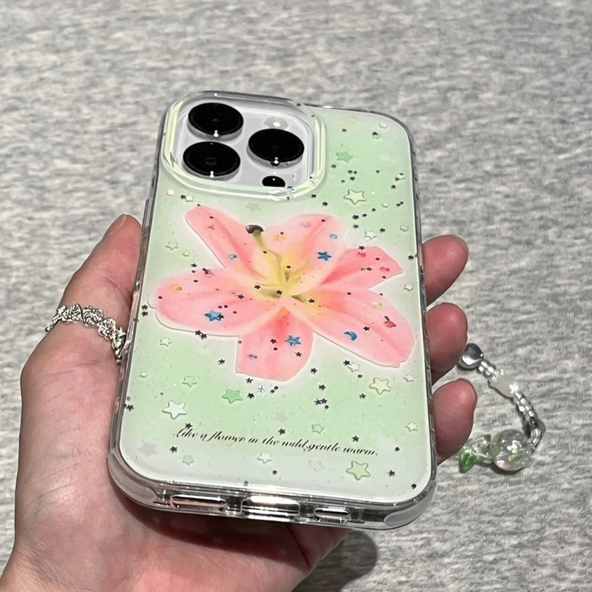 适用苹果系列iPhone17新款手机壳16promax14pro清新细闪绿星百合花15promax13pro半包大孔防摔韩系女款保护套