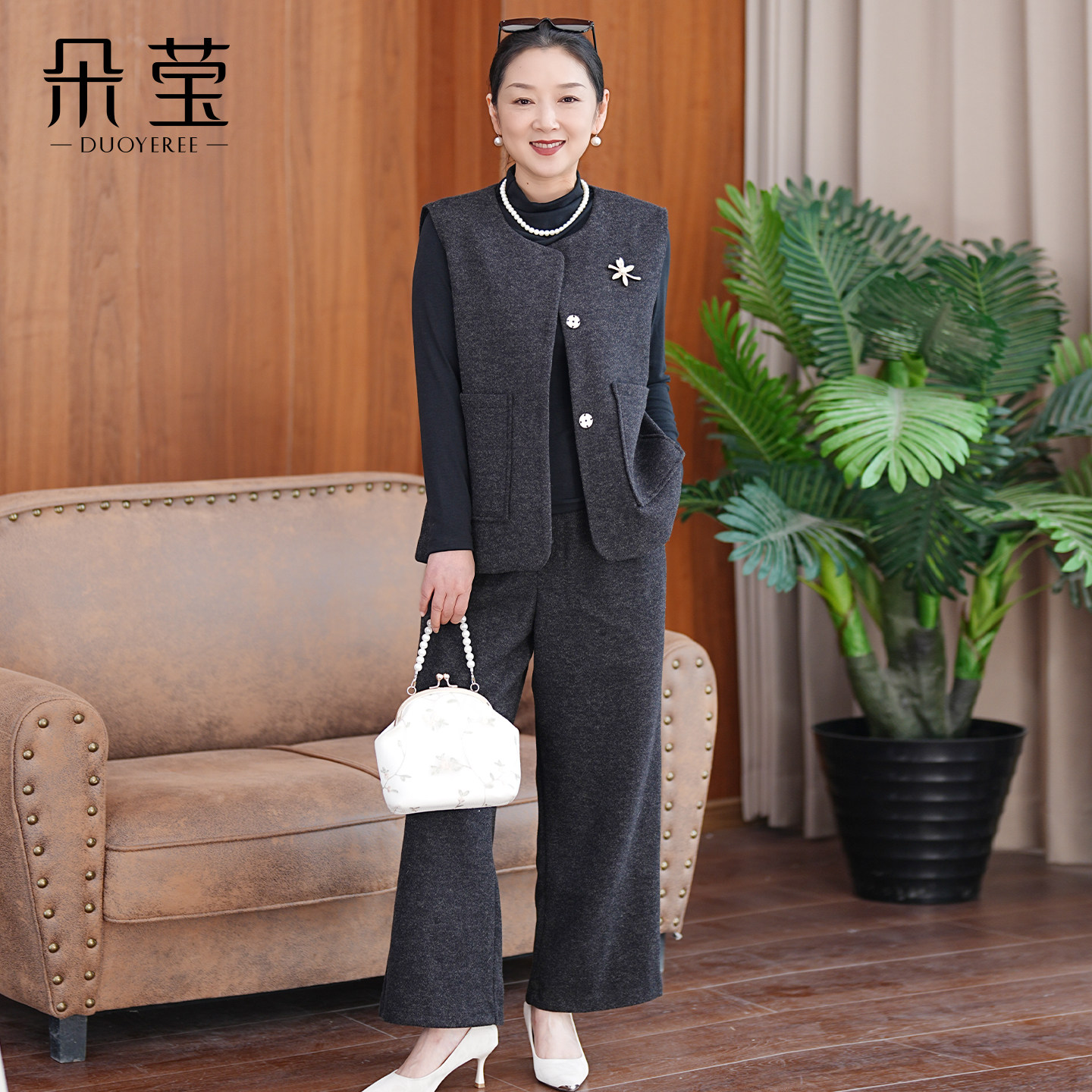 朵莹中年妈妈秋装时尚套装2026新款中老年女装春秋马甲上衣三件套
