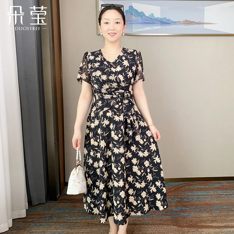 朵莹妈妈夏装洋气碎花连衣裙2025新款中老年女装气质显瘦雪纺裙子