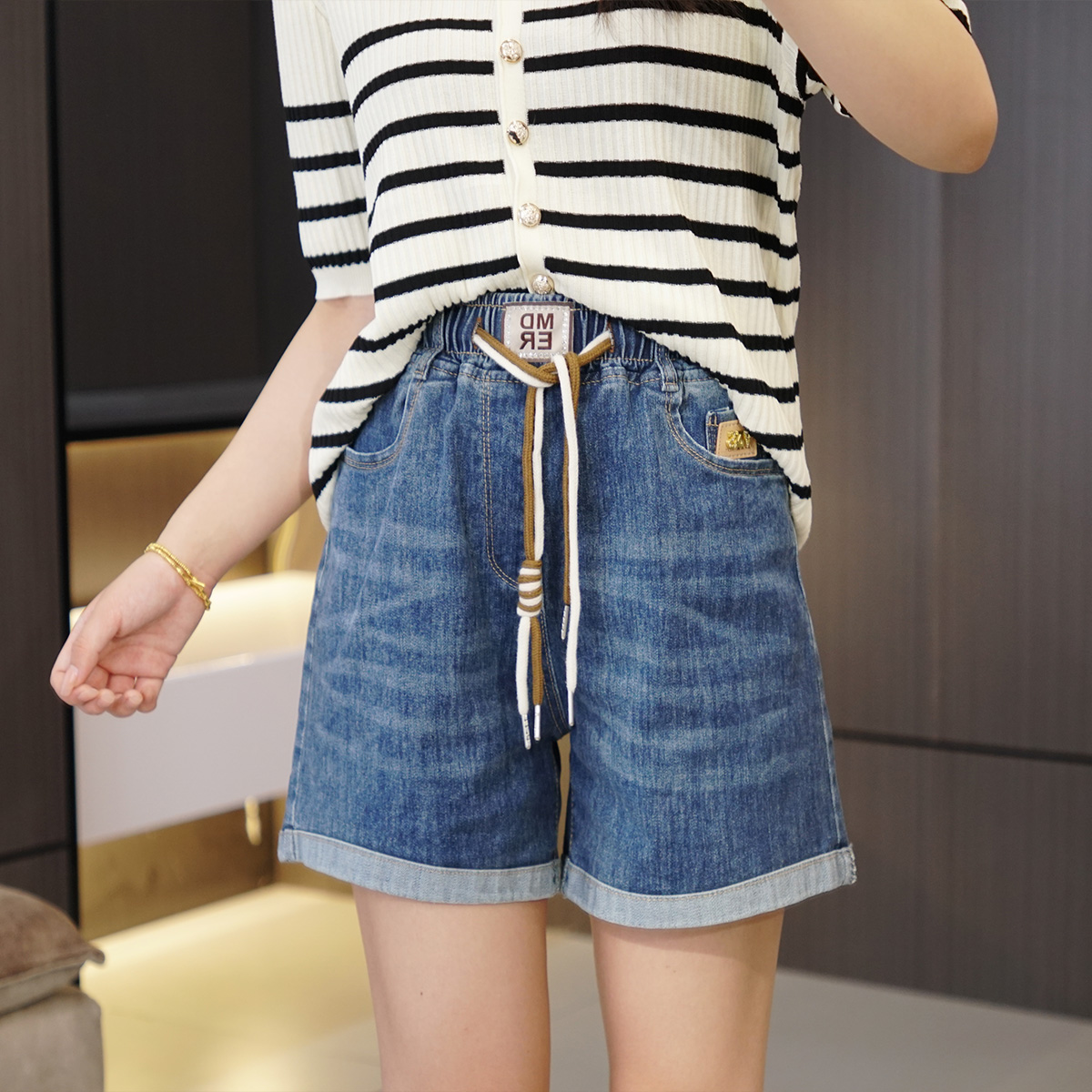 巨巨巨显瘦松紧腰抽绳牛仔短裤