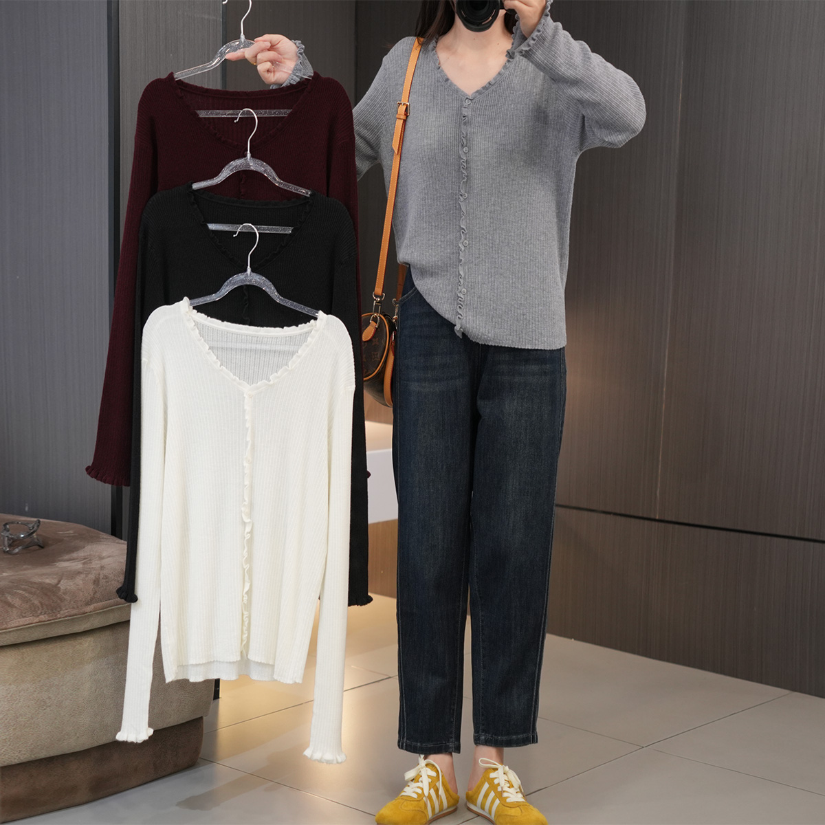 早秋必入设计感木耳边精致打底衫