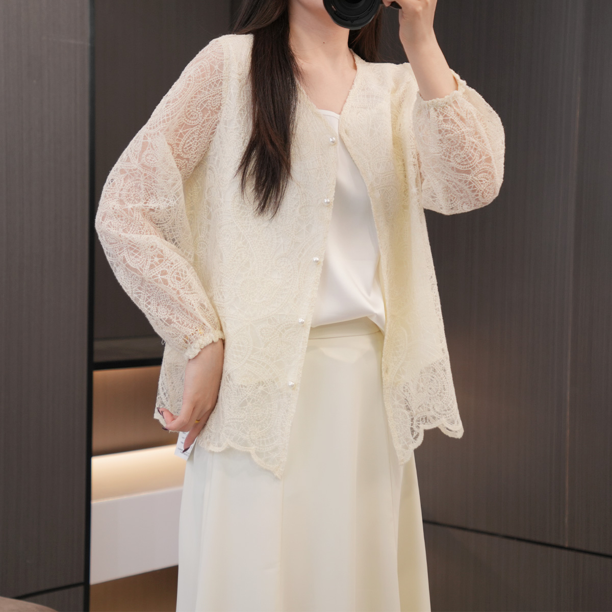 闭眼入春夏气质温柔勾花镂空衬衫