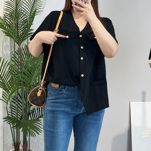 大码 衬衣夏微胖宽松设计感小衫 200斤开叉潮女装 华夫格小众v领短袖