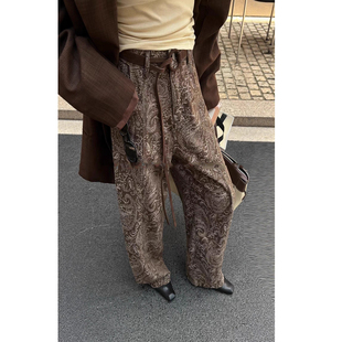 宽松弯刀牛仔裤女2026春新款复古腰果花阔腿裤休闲长裤