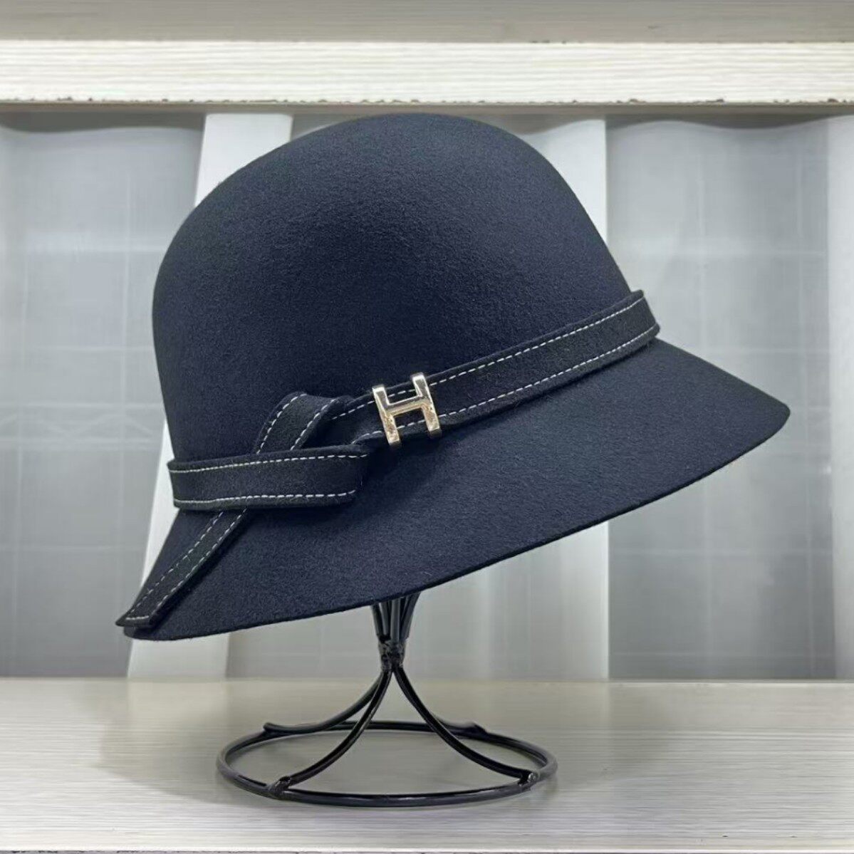 黑色羊毛呢渔夫帽子女金属扣纯羊毛圆顶礼帽秋冬时尚百搭羊毛毡帽