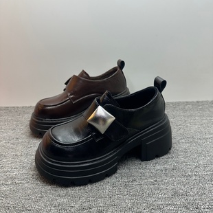 处理小个子增高真皮加绒乐福鞋女英伦风秋冬新款轻便魔术贴小皮鞋