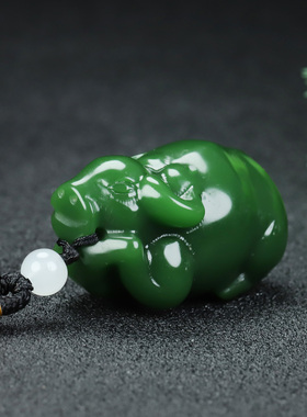 和田玉牛手把件新疆碧玉扭转乾坤玉牛把玩件玉石生肖牛挂件腰挂件