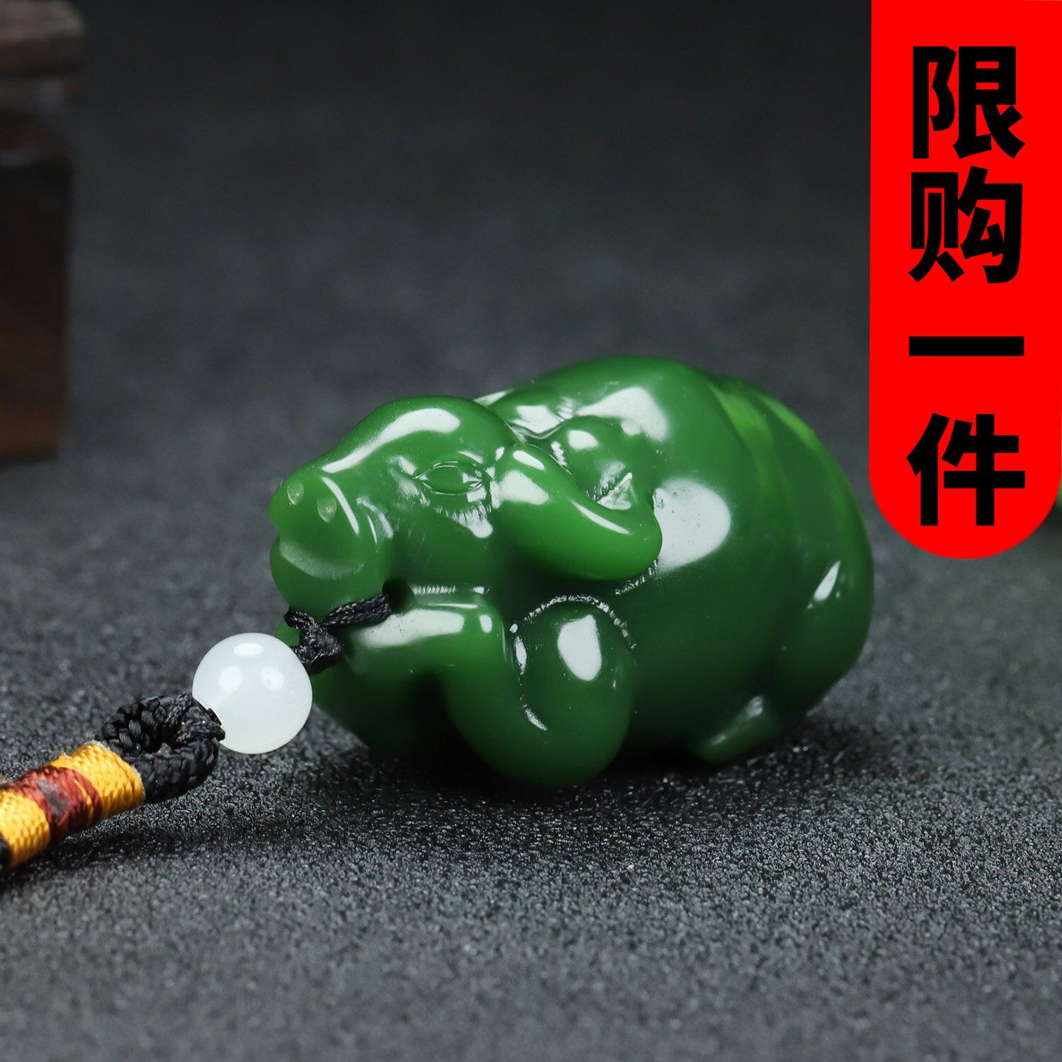 和田玉牛手把件新疆碧玉扭转乾坤玉牛把玩件玉石生肖牛挂件腰挂件