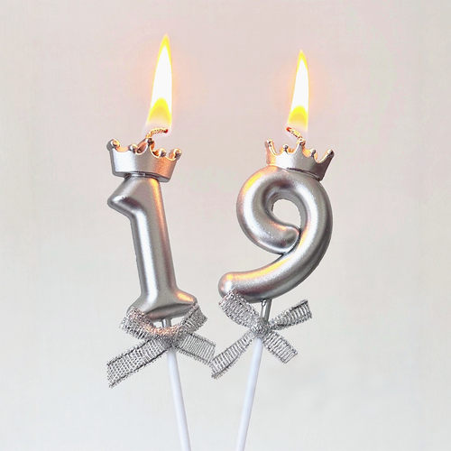 皇冠蝴蝶结数字蜡烛生日布置