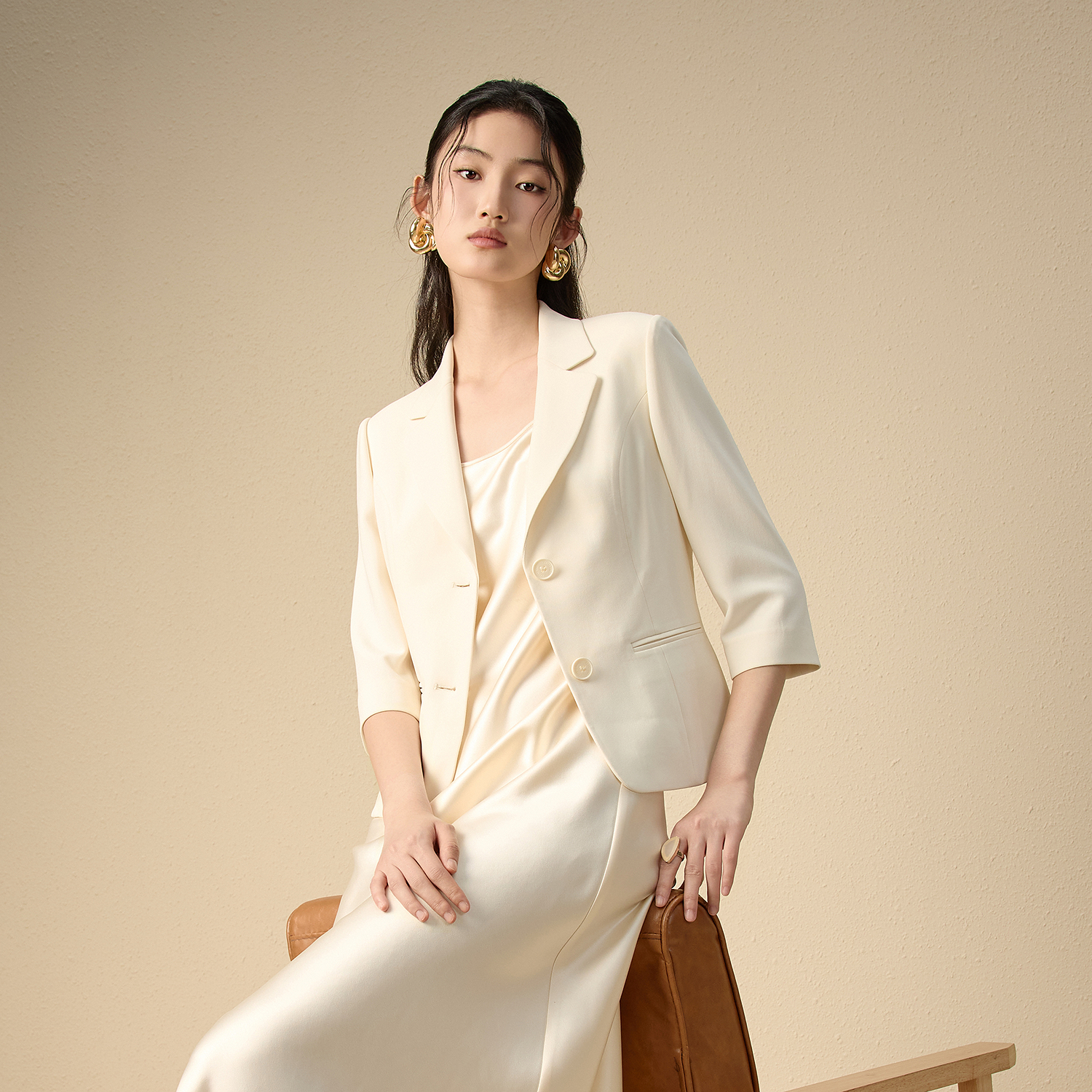 莱茵福莱尔2025夏季新款米白三醋酯西装外套