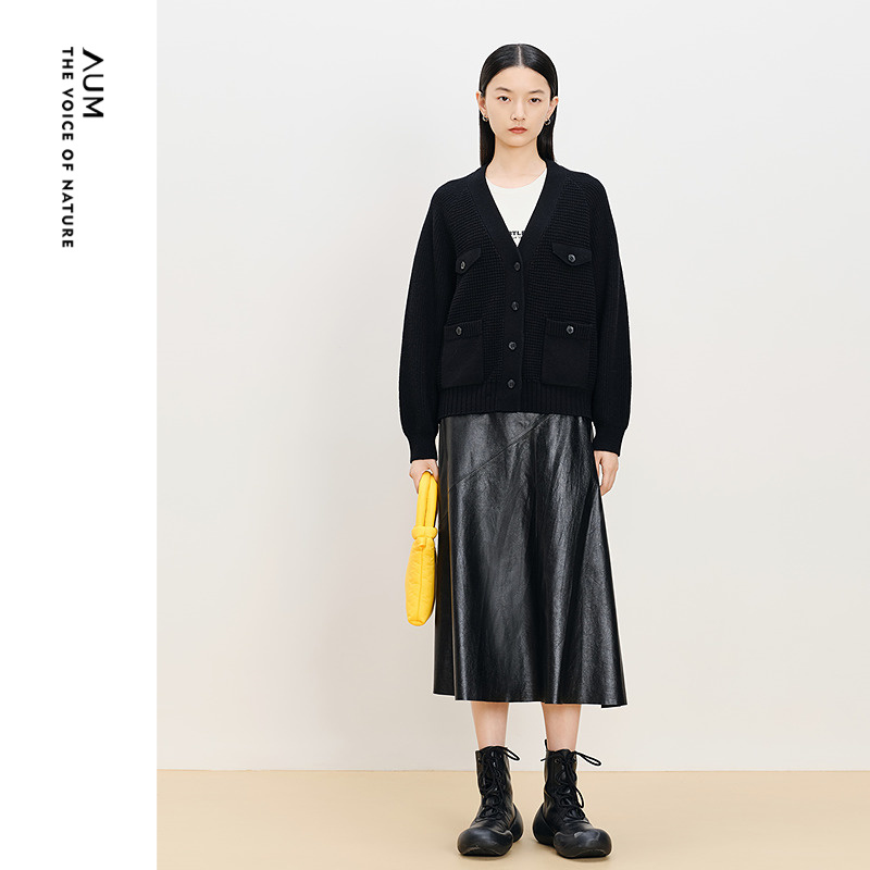 【商场同款】AUM噢姆冬季精纺羊毛针织气质V领宽松开衫黑色外套女