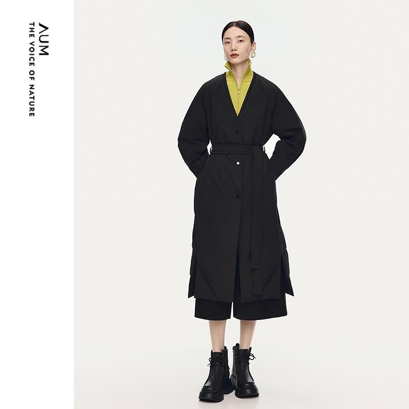 【商场同款】AUM噢姆2025年冬季新款中长款V领黑色收腰轻羽绒服女