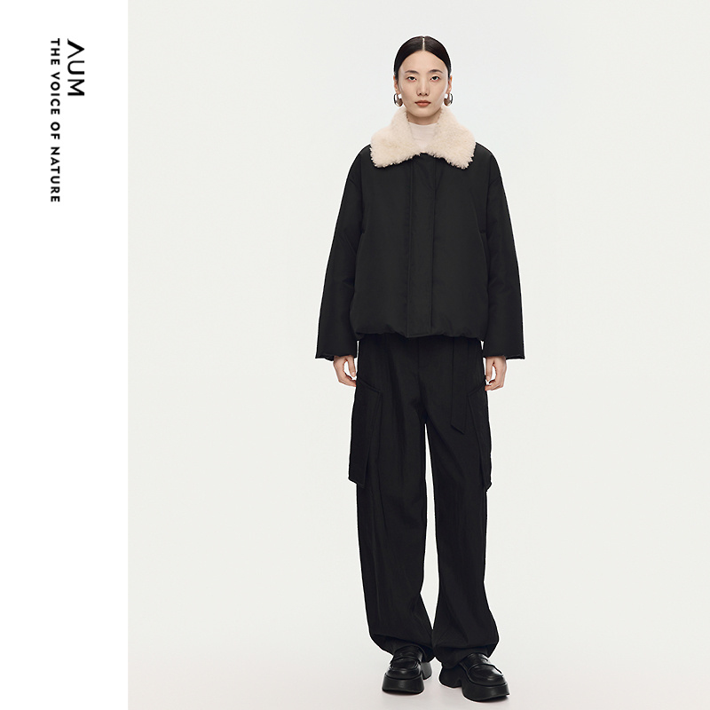 【大秀同款】AUM噢姆2025年冬季新款短款翻领落肩鹅绒黑色羽绒服