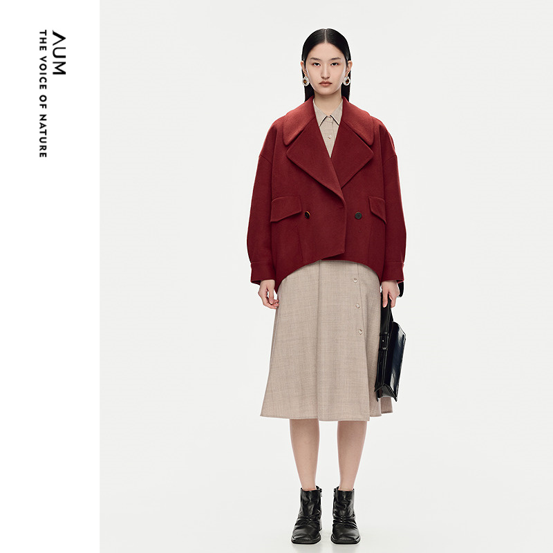 【天猫臻选】AUM噢姆冬季精纺羊毛酒红色翻领廓形宽松短款外套女