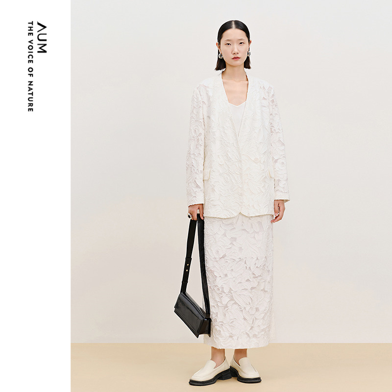 【轻松套装】AUM噢姆2025年夏季新款淡人提花剪花西装上衣半身裙