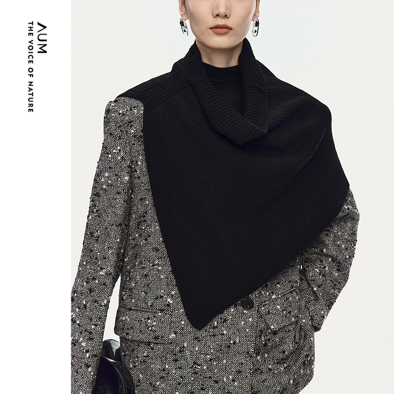 【灵感搭配】AUM噢姆2025年冬季新款精纺羊毛针织高领黑色披肩女