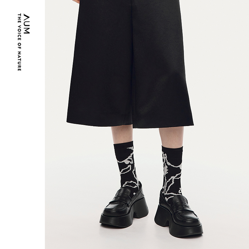 【灵感搭配】AUM噢姆2025年冬季新款黑底提花双色组合袜休闲长袜
