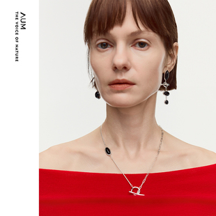 新款 AUM噢姆2026年春季 金属配饰通勤休闲黑玛瑙耳环 灵感搭配