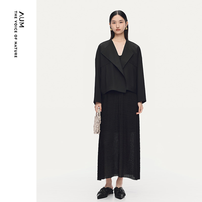 【商场同款】AUM噢姆2025年秋季新款短款翻领长袖上衣黑色外套女