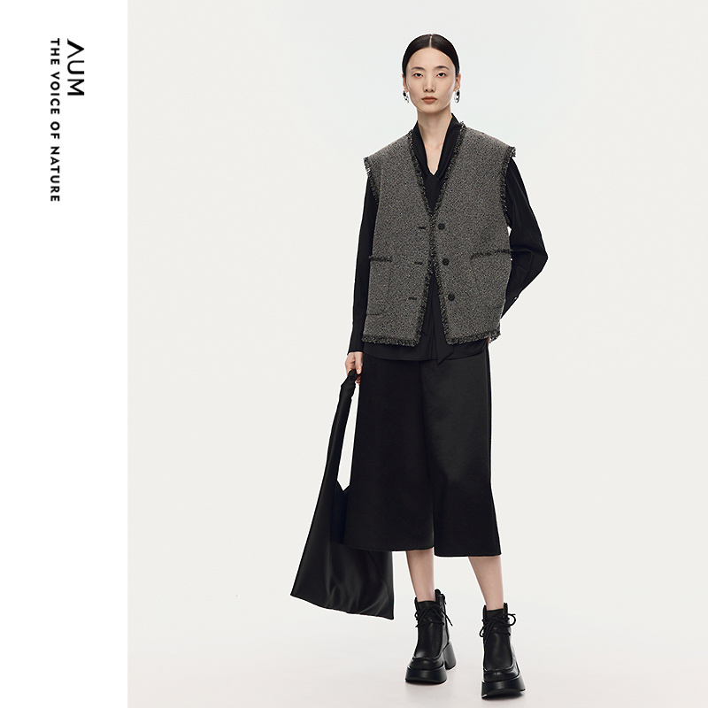 【触感编织】AUM噢姆2025年冬季新款小香风V领流苏设计感宽松背心