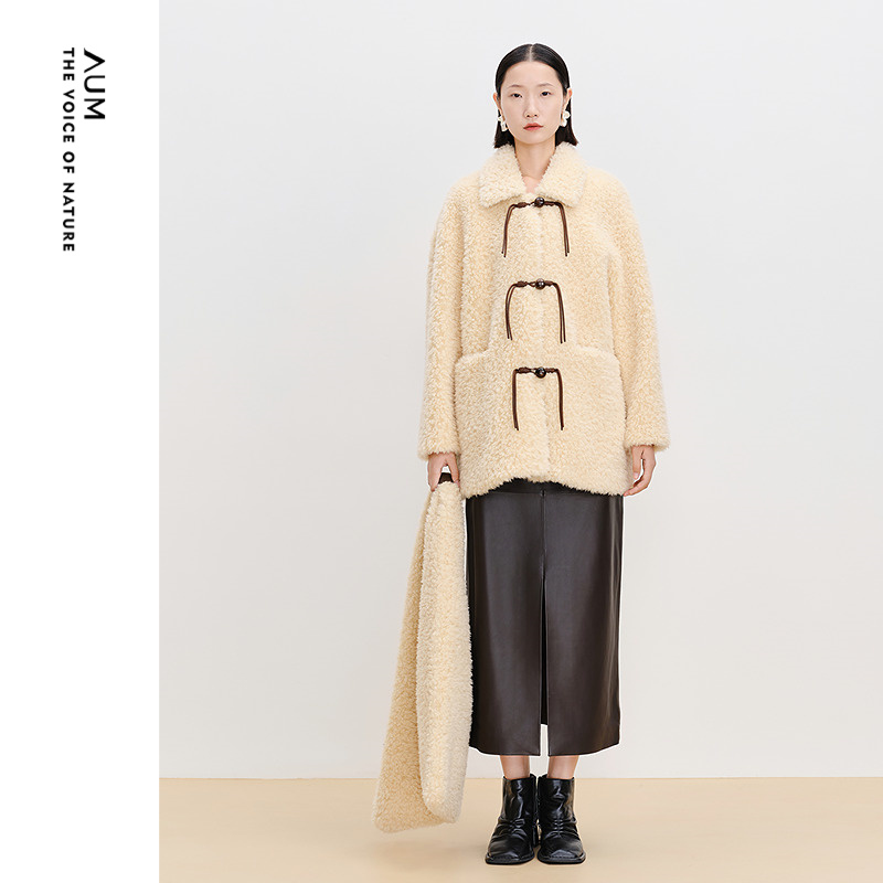 【商场同款】AUM噢姆冬季宽松机织羊毛时尚撞色盘扣一手长外套女