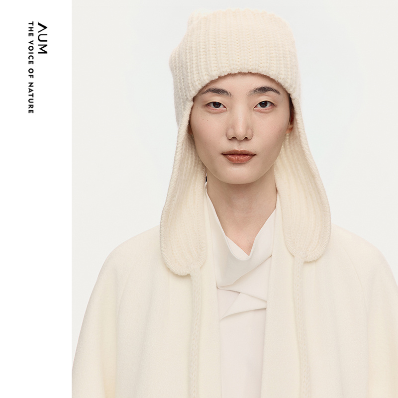 【灵感搭配】AUM噢姆2025年冬季新款延伸绑带绒毛慵懒休闲护耳帽