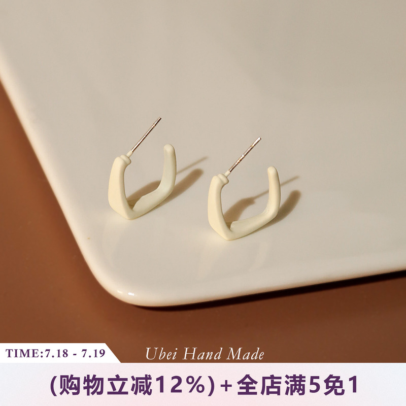 手作风磨砂小巧几何方形银耳环