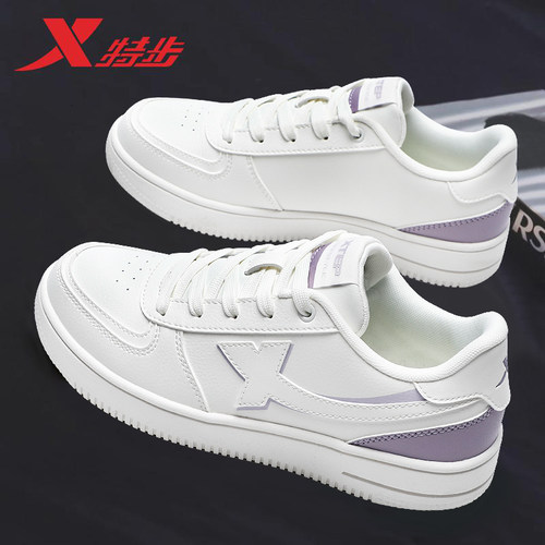 特步小白鞋女秋季皮面防水板鞋