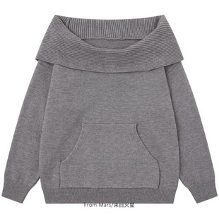 girl Hot day American sweater From street Mars