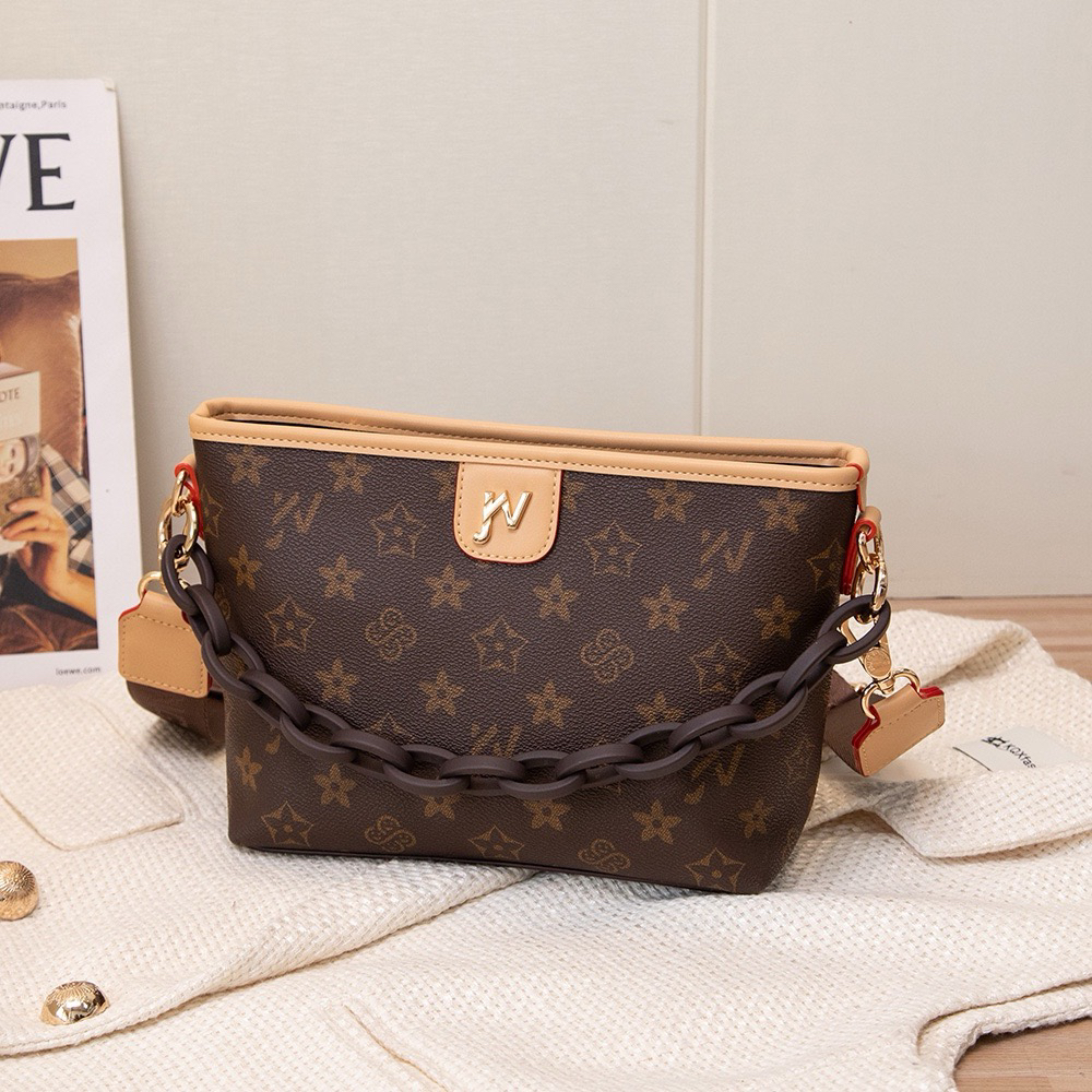 女包优草坊包包大容量宽肩带斜挎包2024新款秋季轻奢欧洲站小船包