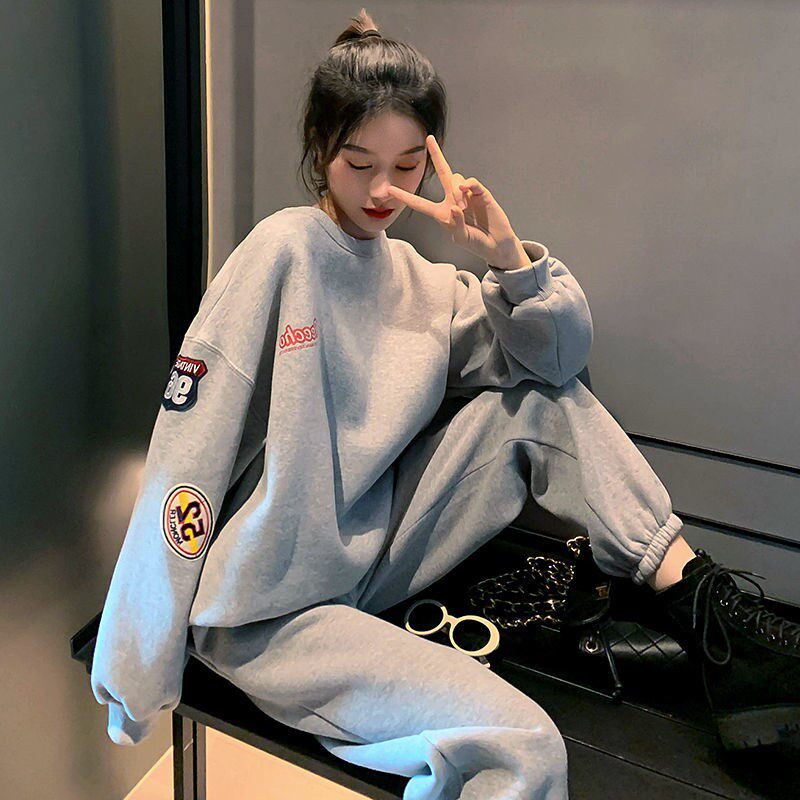 출산 정장 가을 겨울 패션 새로운 한국식 긴팔 느슨한 대형 스포츠 및 레저 플러스 벨벳 두꺼운 투피스 유행 세트