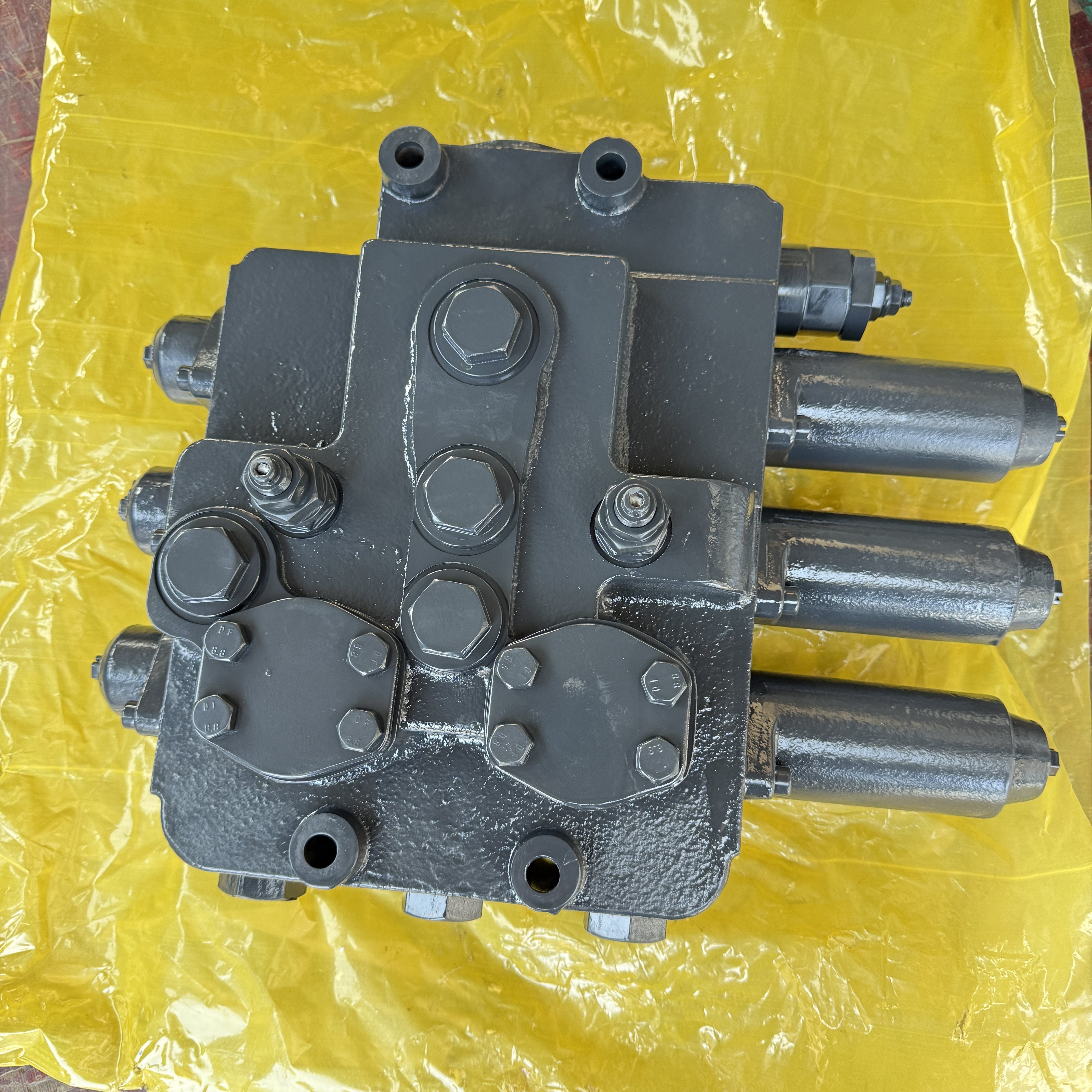 柳工装载机856H 855N 856T 862H 866H 870H 886 890分配阀61C0023